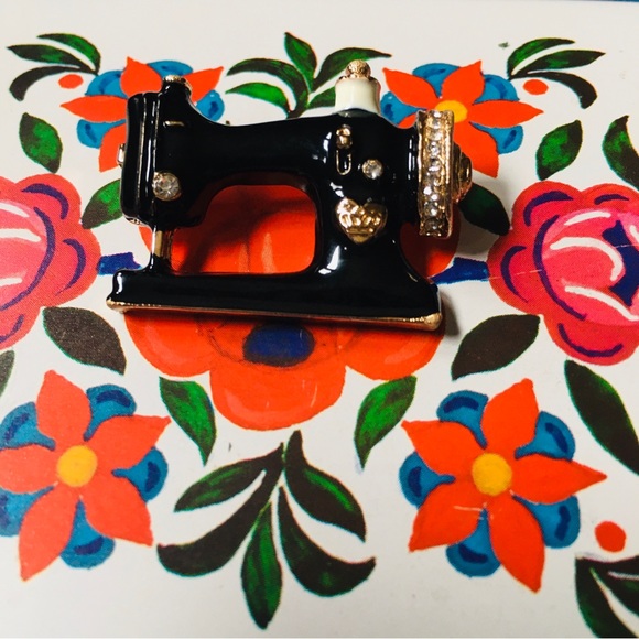 Sewing Machine Brooch - Picture 5 of 8